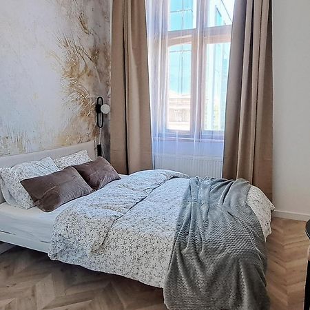 Lion Apartments - Premium Studio With Balcony Краков Экстерьер фото