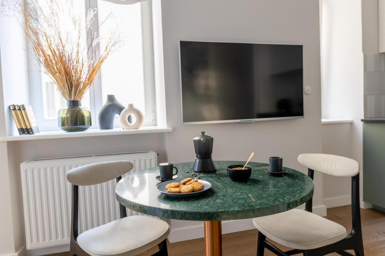 Lion Apartments - Premium Studio With Balcony Краков Экстерьер фото
