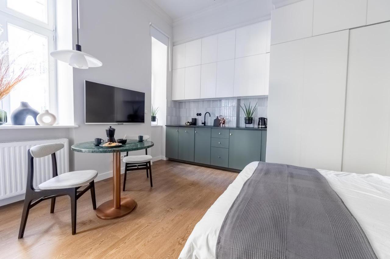 Lion Apartments - Premium Studio With Balcony Краков Экстерьер фото