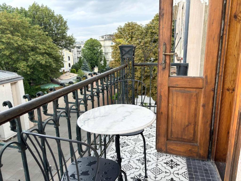 Lion Apartments - Premium Studio With Balcony Краков Экстерьер фото